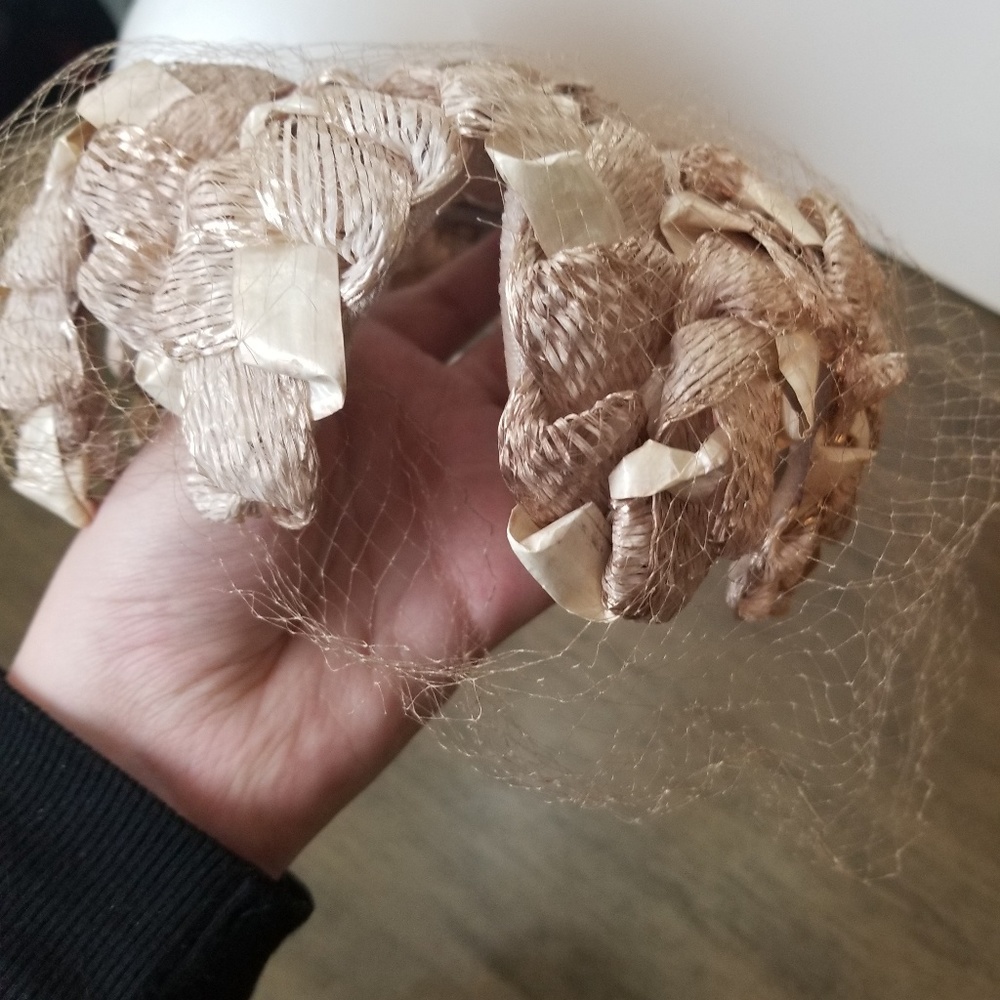 Very Unique Vintage Hat/headpiece with netting - Picture 7 of 7